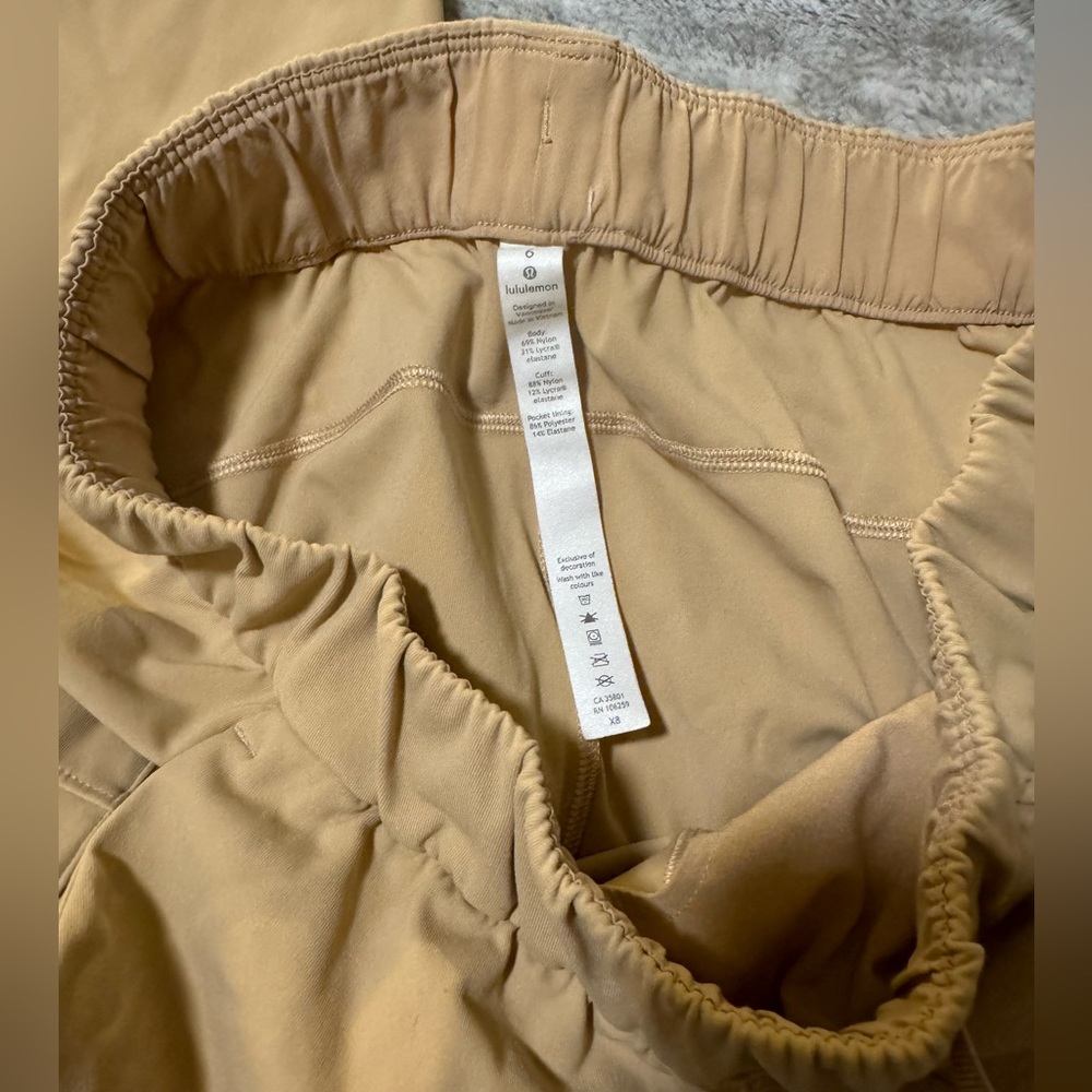 Lululemon On the Fly Jogger - Picture 7 of 10